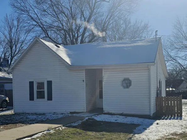 200 E Robberson Street, Willard, MO 65781