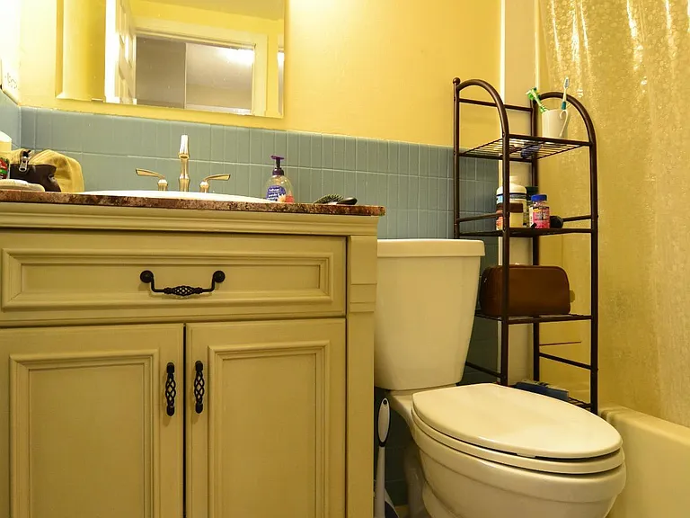 190 Lake Shore Rd #1 — Photo 5