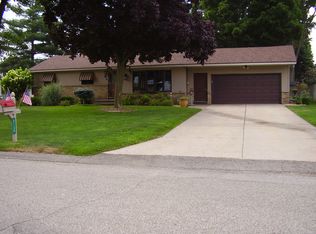 7130 Heatherwood Dr, Jenison, MI 49428