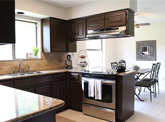 4th image of 224 Marseille Dr