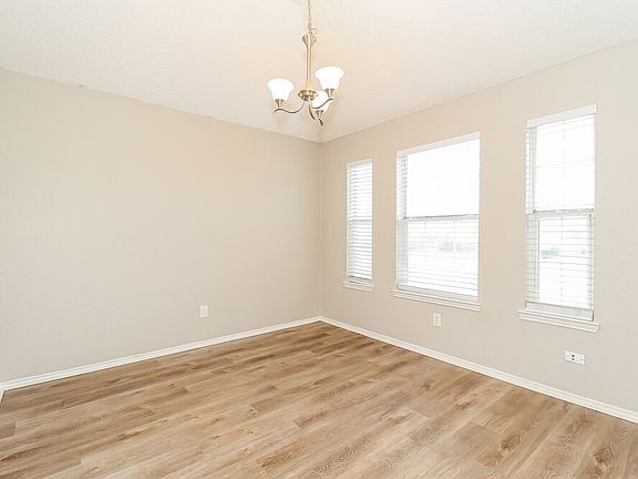 5th image of 1024 Stockton Dr