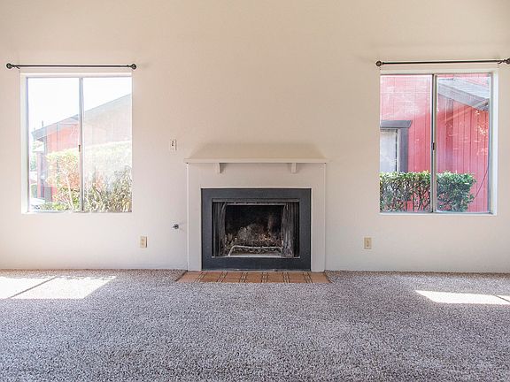 4th image of 940 E Oakridge Ave