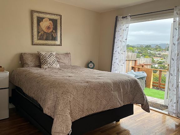 3rd image of 950 Portola Dr #2