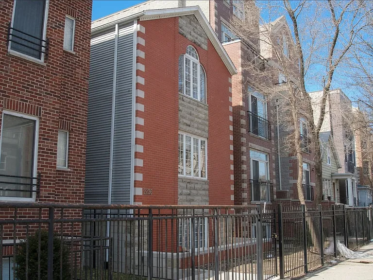2836 N Damen Ave #3 — Photo 23