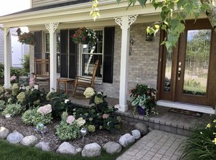 480 Hunters Way, Fox River Grove, IL 60021