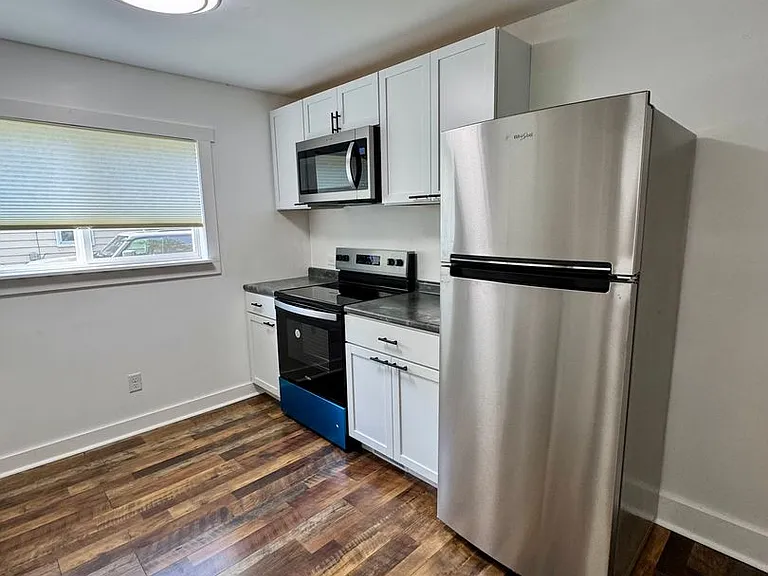 308 N Elm St — Photo 8