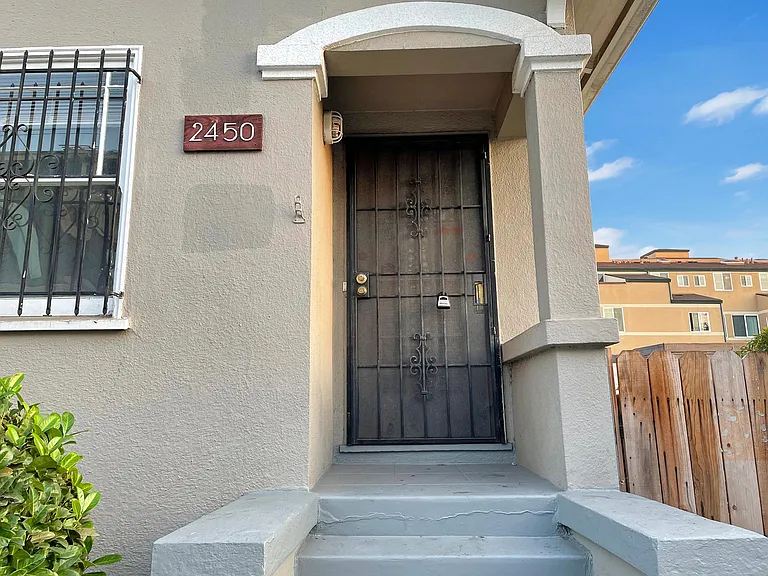 2450 Parker St — Photo 2