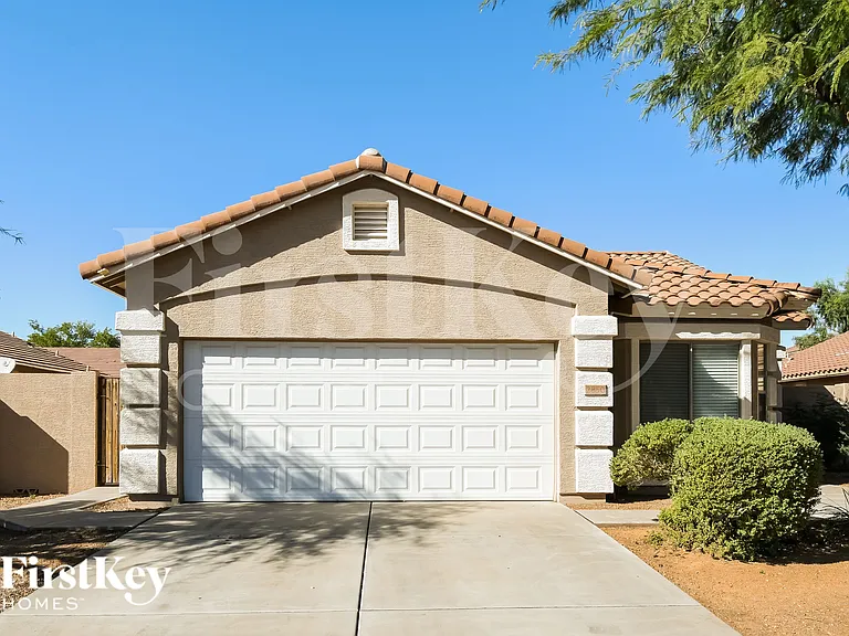 2850 E Silverbell Rd — Photo 1
