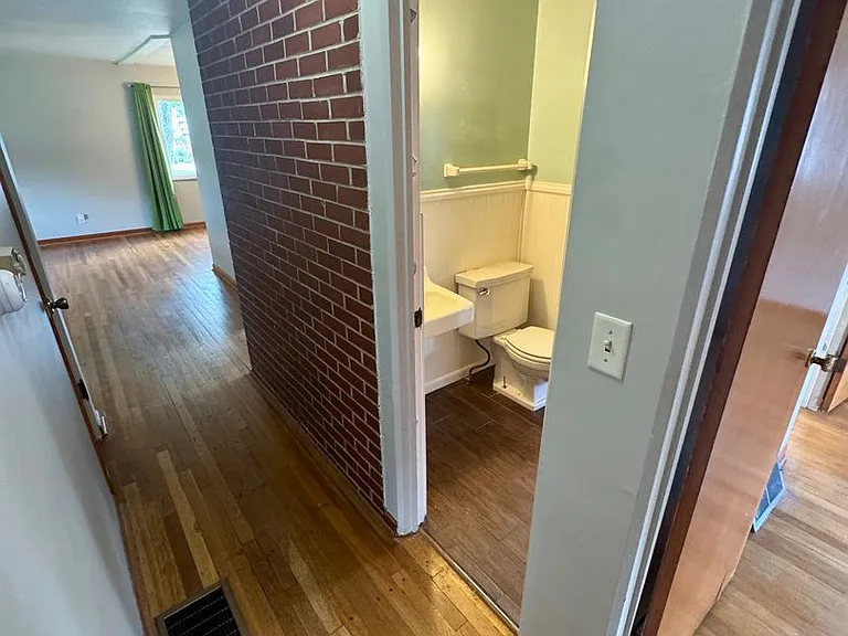 2562 Bristol Rd — Photo 40