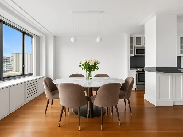 400 Central Park West 17N image 3 of 6