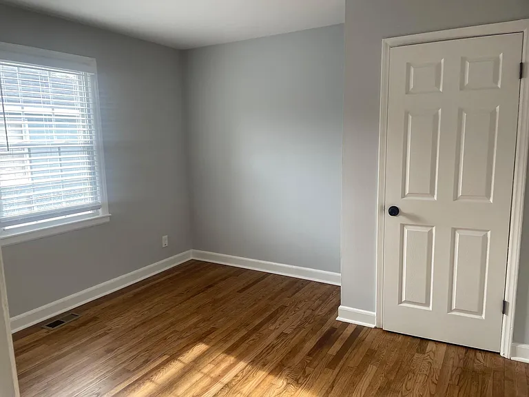 905A Iredell St #A — Photo 16