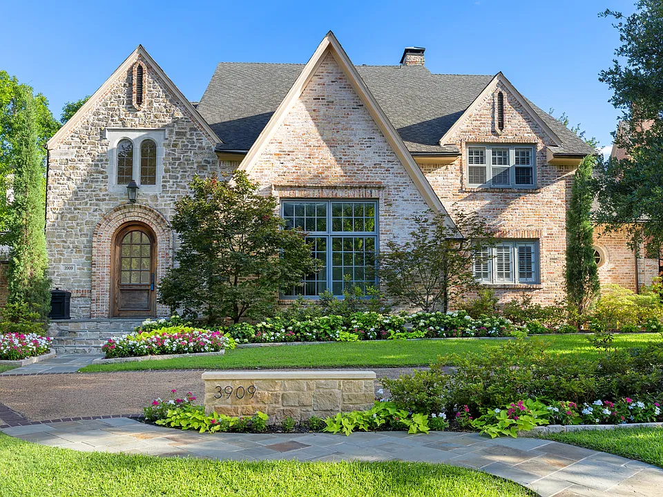 3909 Greenbrier Dr