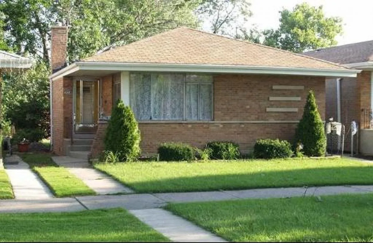 3534 W 83rd St photo 1