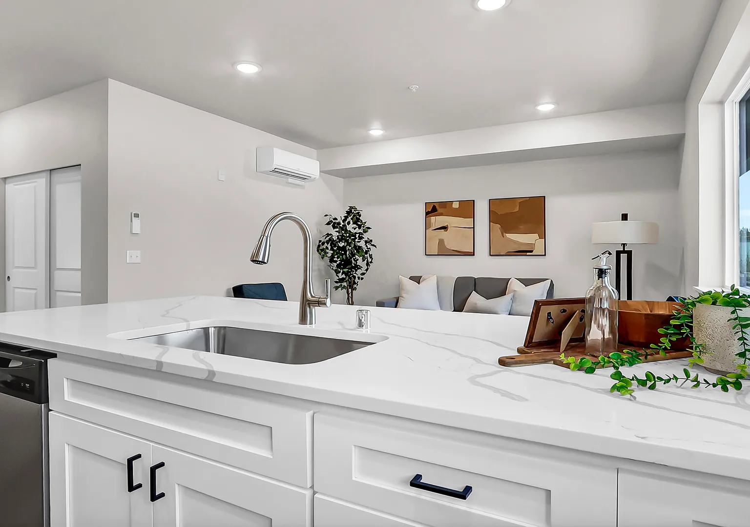 2 bed, 890 sqft, $2,095 — Photo 3
