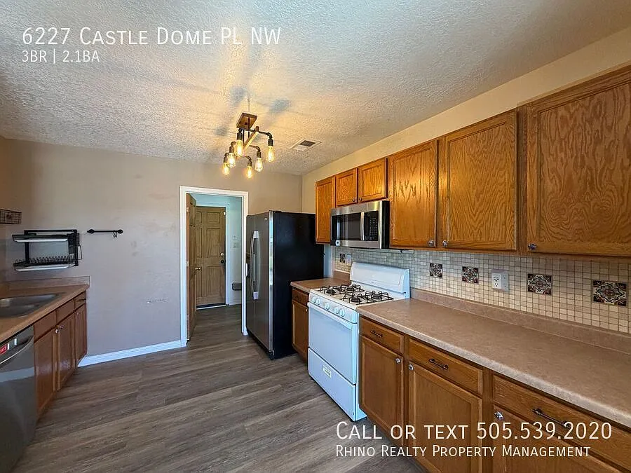 Cozy 3 Bedroom 2.5 Bathroom Home In Ventana Ranch! — Photo 4