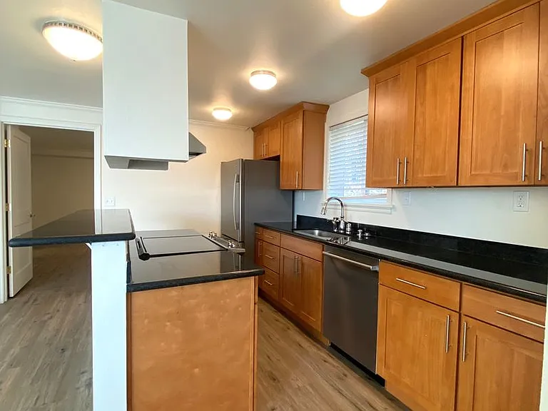 1410 W Raye St — Photo 7