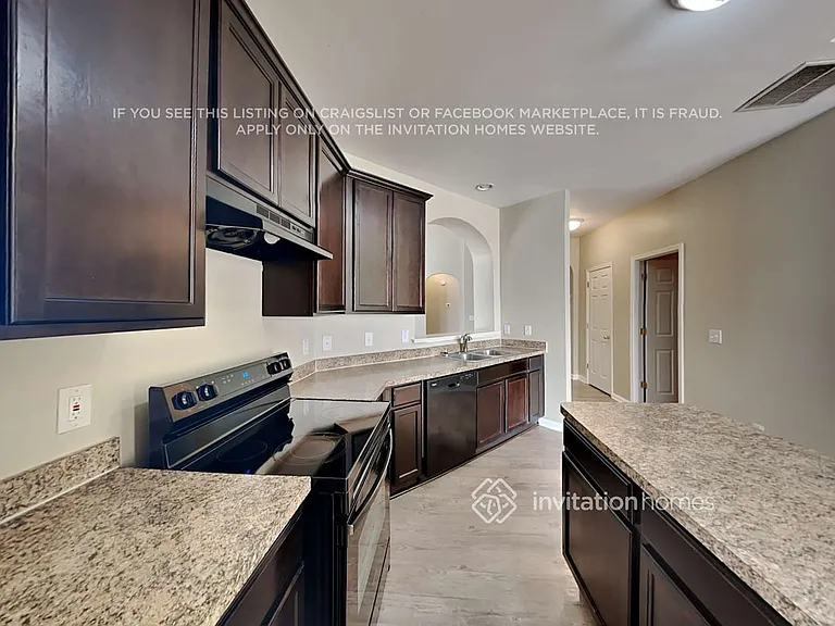 467 Greyhawk Way — Photo 9