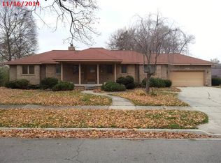 272 W Iroquois Rd, Pontiac, MI 48341