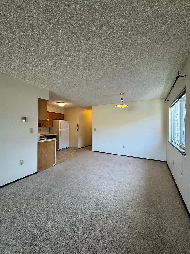 500 W 12th Ave — Photo 4