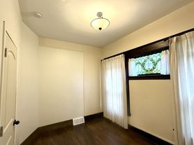 216 Lafayette Ave NE