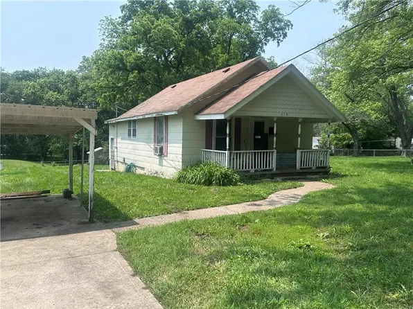 218 S Kent St, Excelsior Springs, MO 64024