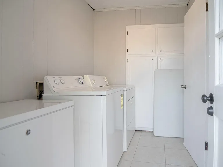 111 Valencia Dr — Photo 11