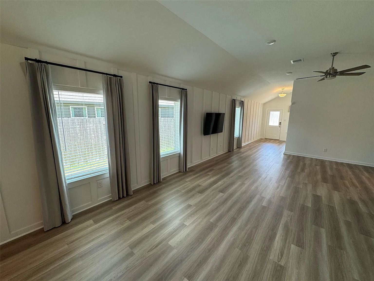 3 bed, 2.0 bath, 1566 sqft, $1,995 — Photo 4