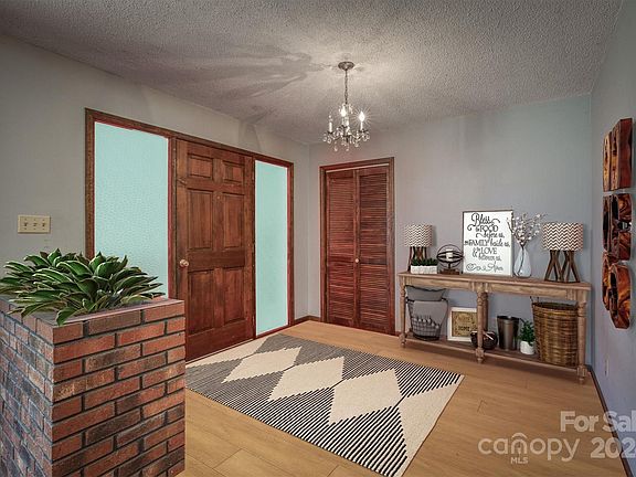 5th image of 205 Glendale St