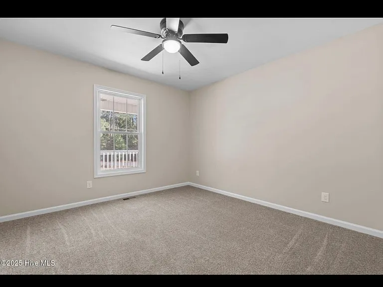 215 Beech St — Photo 13