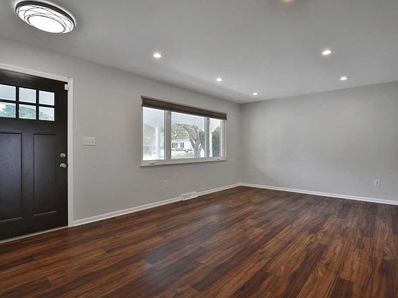 5th image of 163 Melbourne Pl