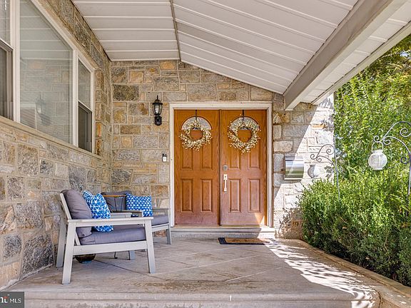 4th image of 421 Fireside Ln