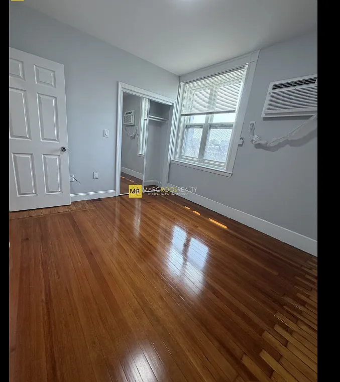 2 bed, 630 sqft, $3,600 — Photo 4