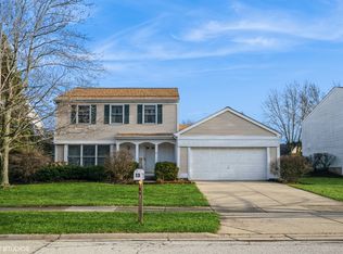 13 Montauk Ln, Vernon Hills, IL 60061
