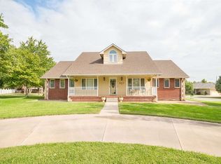 907 Ridge Point Dr, Mulvane, KS 67110