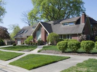 689 Selborne Rd, Riverside, IL 60546