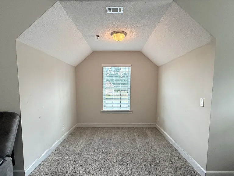 44 NE Mount Vernon Ter — Photo 17