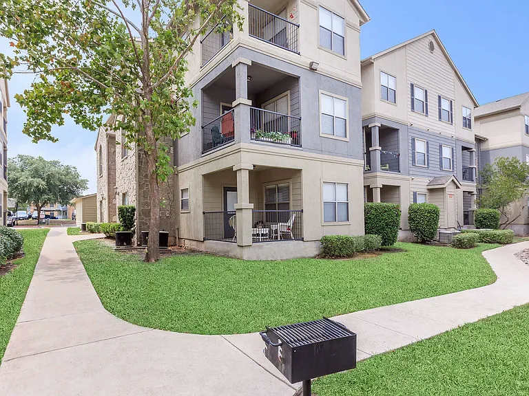 Park Hill Apartments — Photo 33