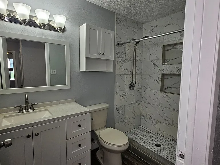 3931 N Garland Ave #4 — Photo 22