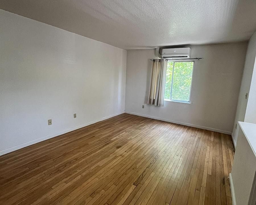 1st image of 206 E Cleveland St Unit 1