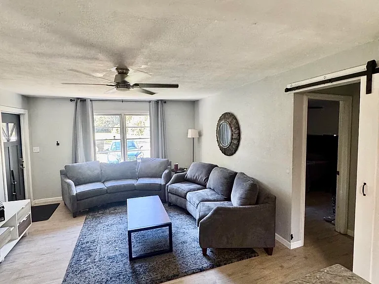 1505 Atkamire Dr — Photo 9