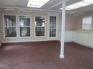 1112 La Fontaine Ave, Ocean Springs, MS 39564