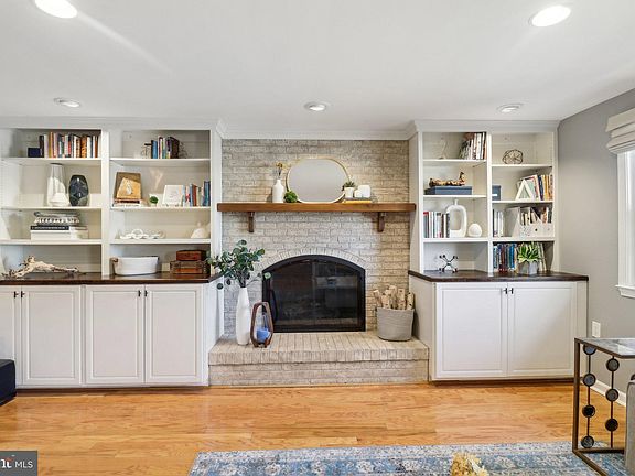 3rd image of 9926 Barnsbury Ct