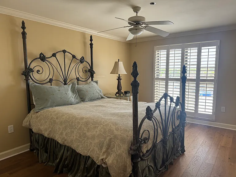 145 E Magnolia Ave — Photo 3