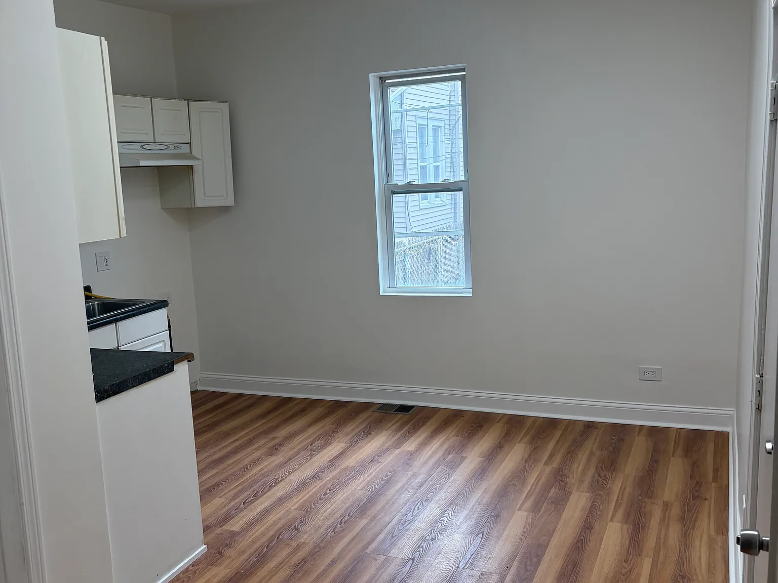 2 bed, 900 sqft, $1,795 — Photo 3