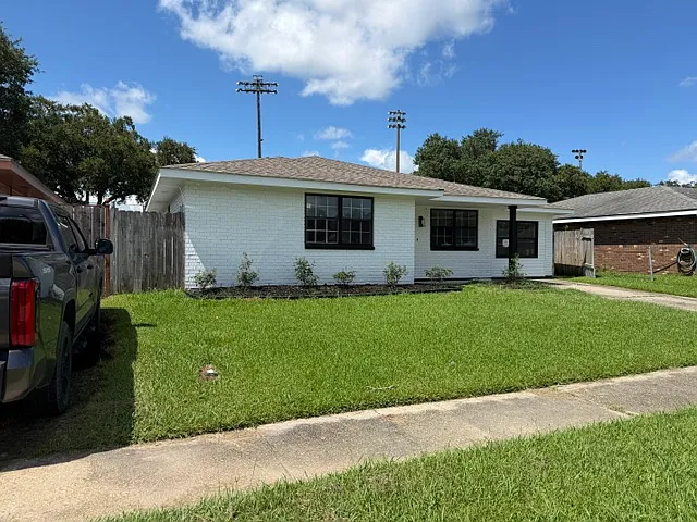 120 Gardenia Ln — Photo 3