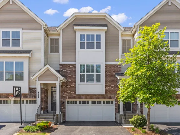 821 W Chase Ln, Palatine, IL 60067