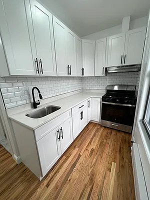 Rented by Standard Living Realty Inc | media 15