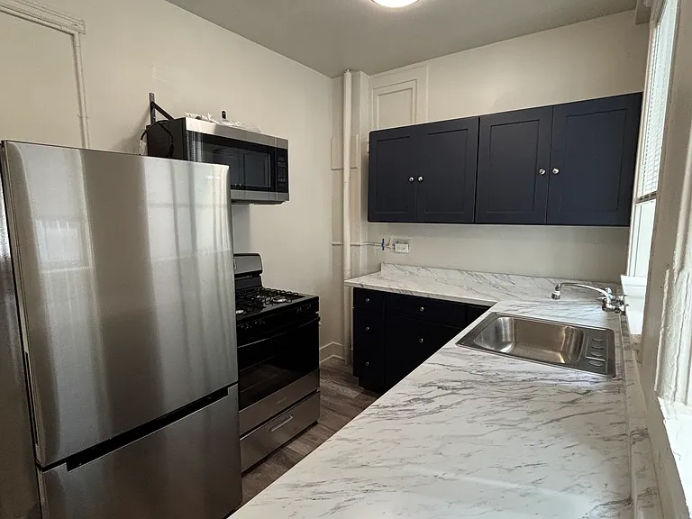 425 Hyde St #2 — Photo 2