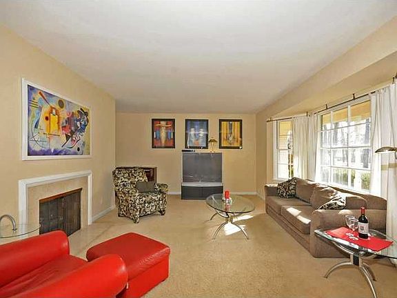 2nd image of 464 W 91st St