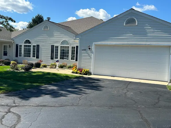 1203 Carriage Dr, Tecumseh, MI 49286